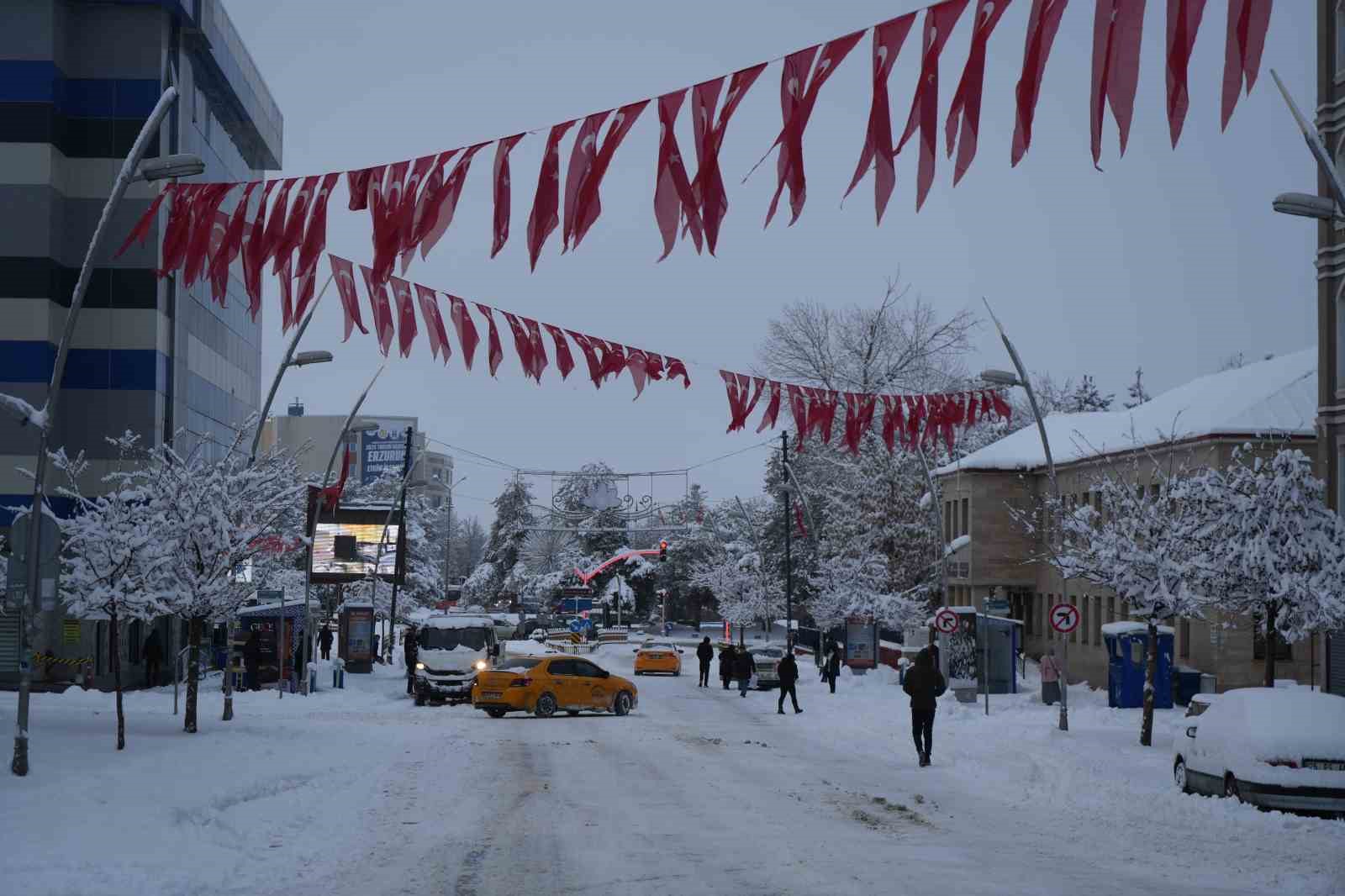 erzurum yine beyaza burundu 775 koy yolu ulasima kapandi 4 pMQq9wjC