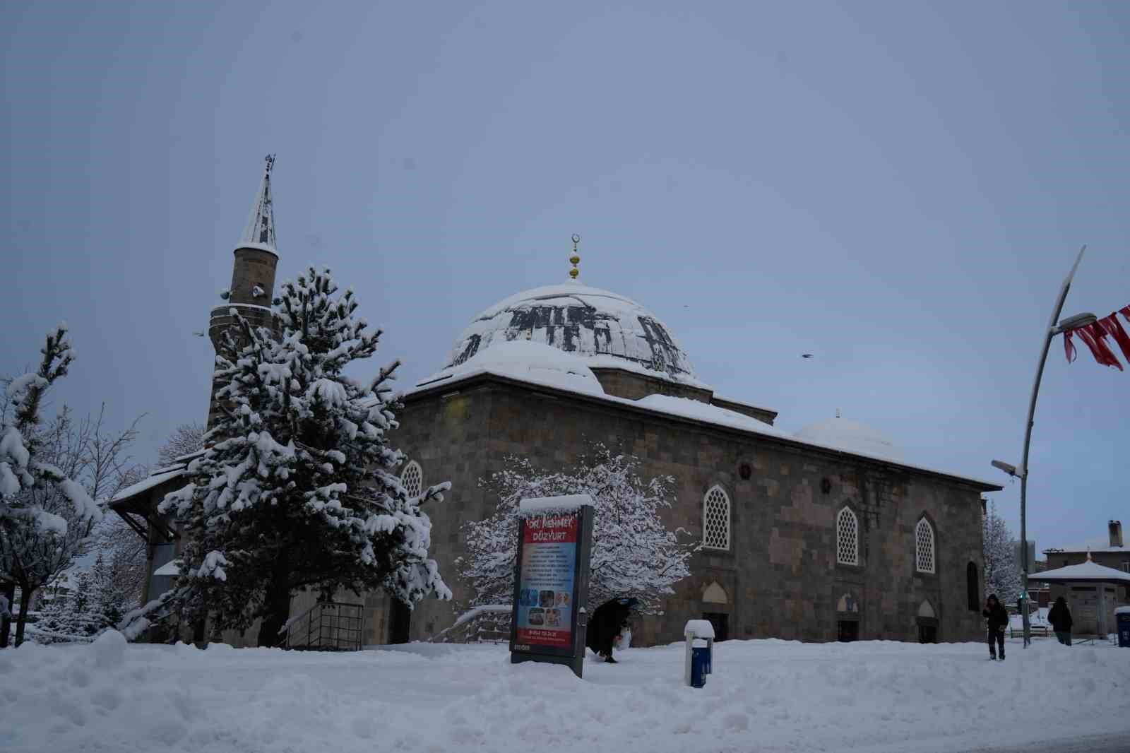 erzurum yine beyaza burundu 775 koy yolu ulasima kapandi 6 nishwnyM