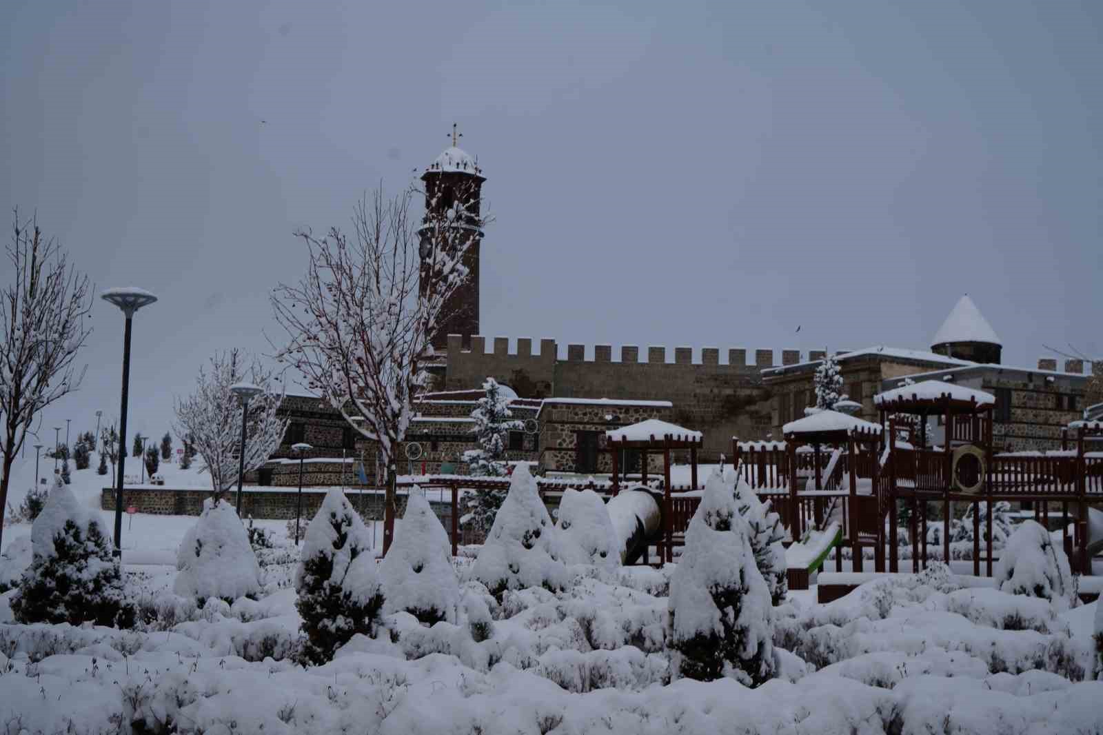 erzurum yine beyaza burundu 775 koy yolu ulasima kapandi 7
