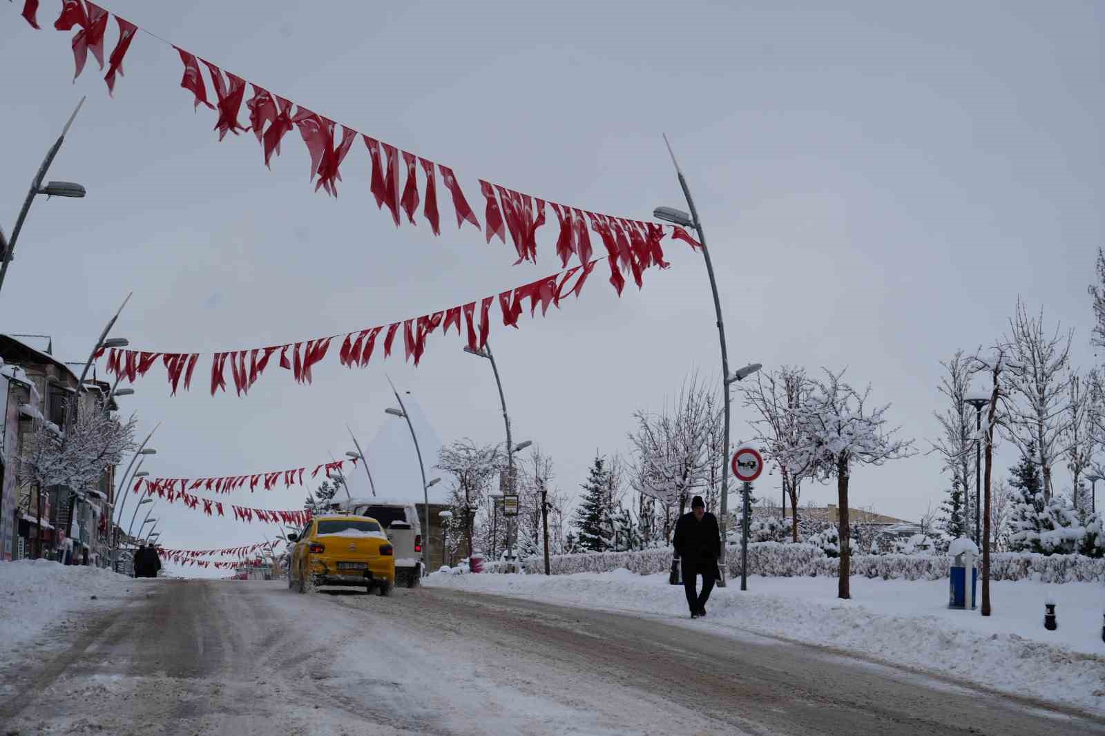 erzurum yine beyaza burundu 775 koy yolu ulasima kapandi 8 Q1XaJwE9