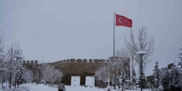 erzurum-yine-beyaza-burundu-775-koy-yolu-ulasima-kapandi-uNqh8enO.jpg
