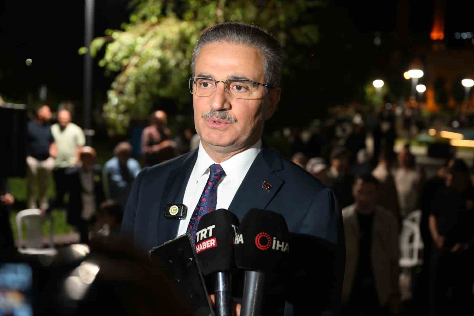 Erzurum’da 107. yıllık coşku fener alayı ile renklendi 4 erzurumda 107 yillik cosku fener alayi ile renklendi 0 EEmjXt5C