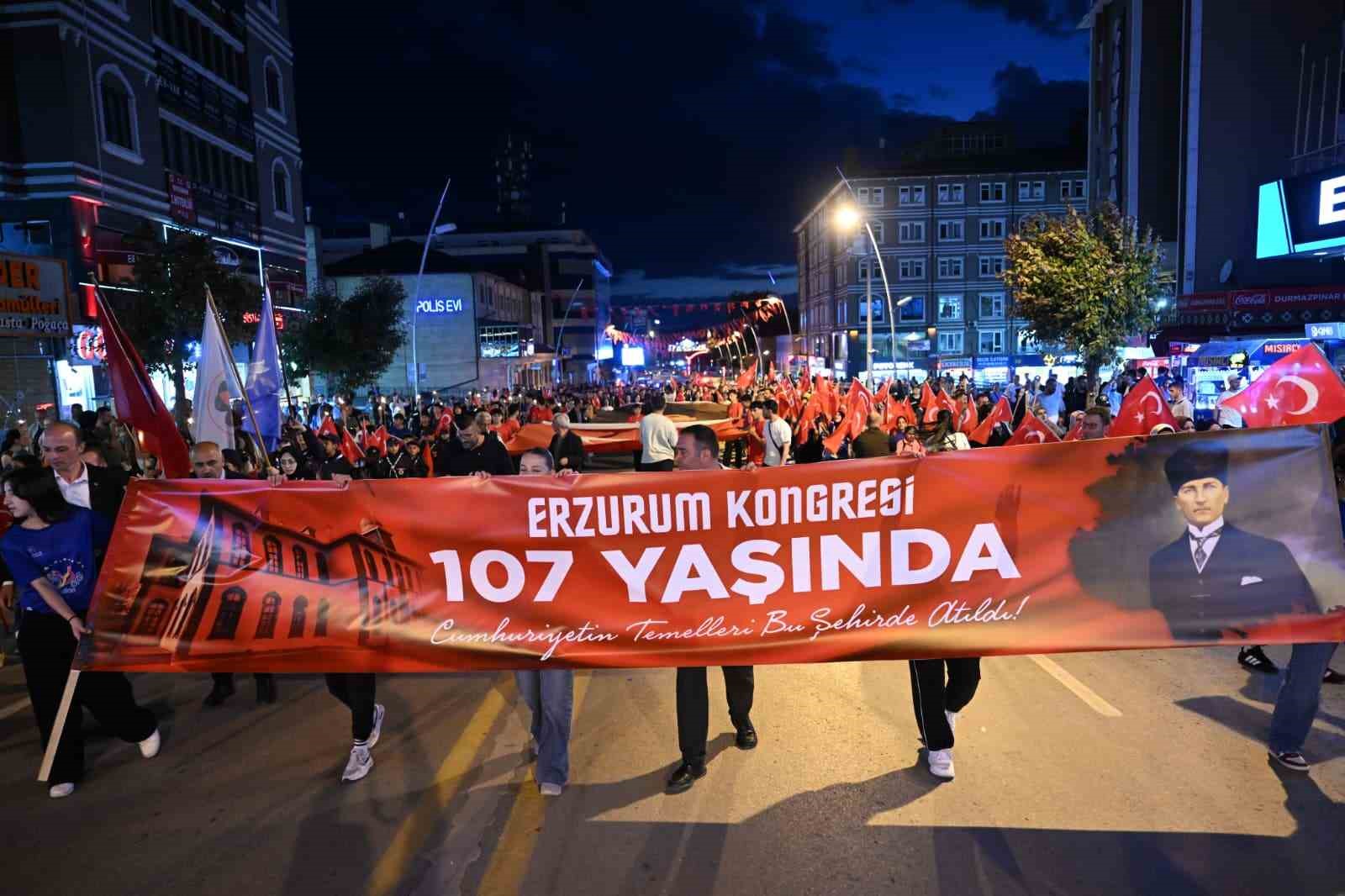 Erzurum’da 107. yıllık coşku fener alayı ile renklendi 5 erzurumda 107 yillik cosku fener alayi ile renklendi 1
