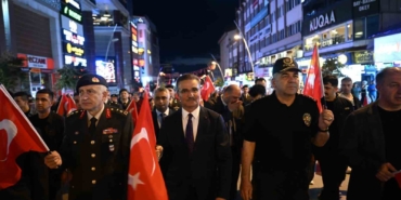 erzurumda-107-yillik-cosku-fener-alayi-ile-renklendi-xkw438G3.jpg