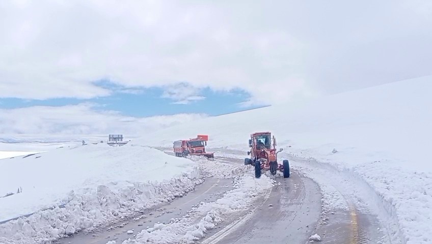 erzurumda 2 bin 885 rakimli zorlu sinav palandoken gecidinde kar ve tipi mesaisi 2 s5nMEhtd