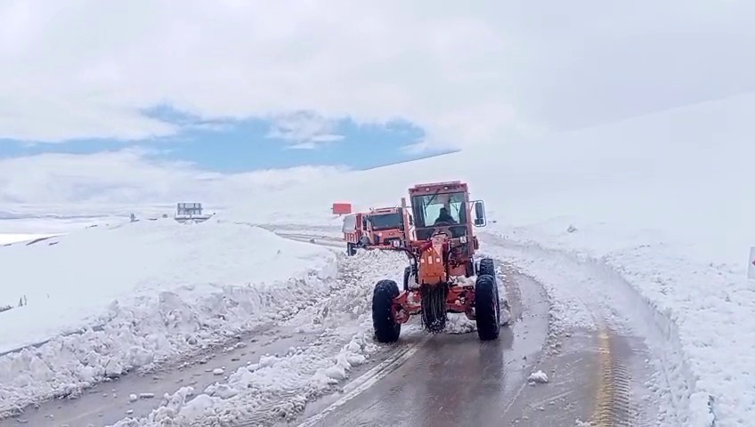 erzurumda 2 bin 885 rakimli zorlu sinav palandoken gecidinde kar ve tipi mesaisi 3