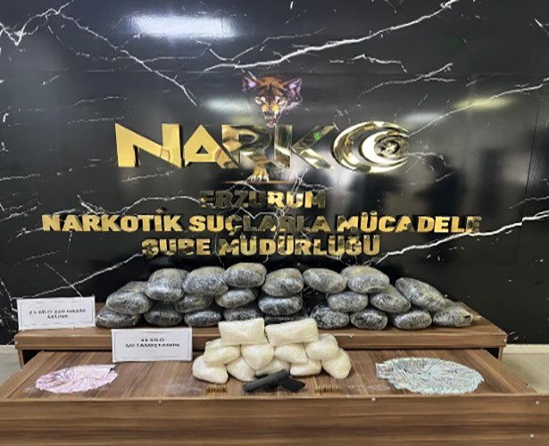 erzurumda 23 kilo skunk ve 11 kilo metamfetamin ele gecirildi 0