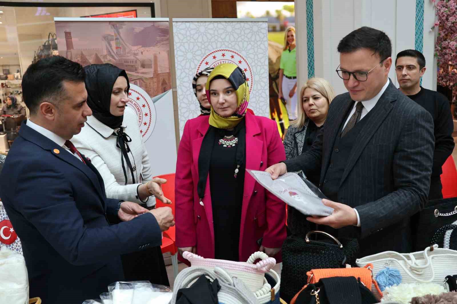 erzurumda 25 kadin 25 hik ye sergisi acildi 1 yHEAHI2s