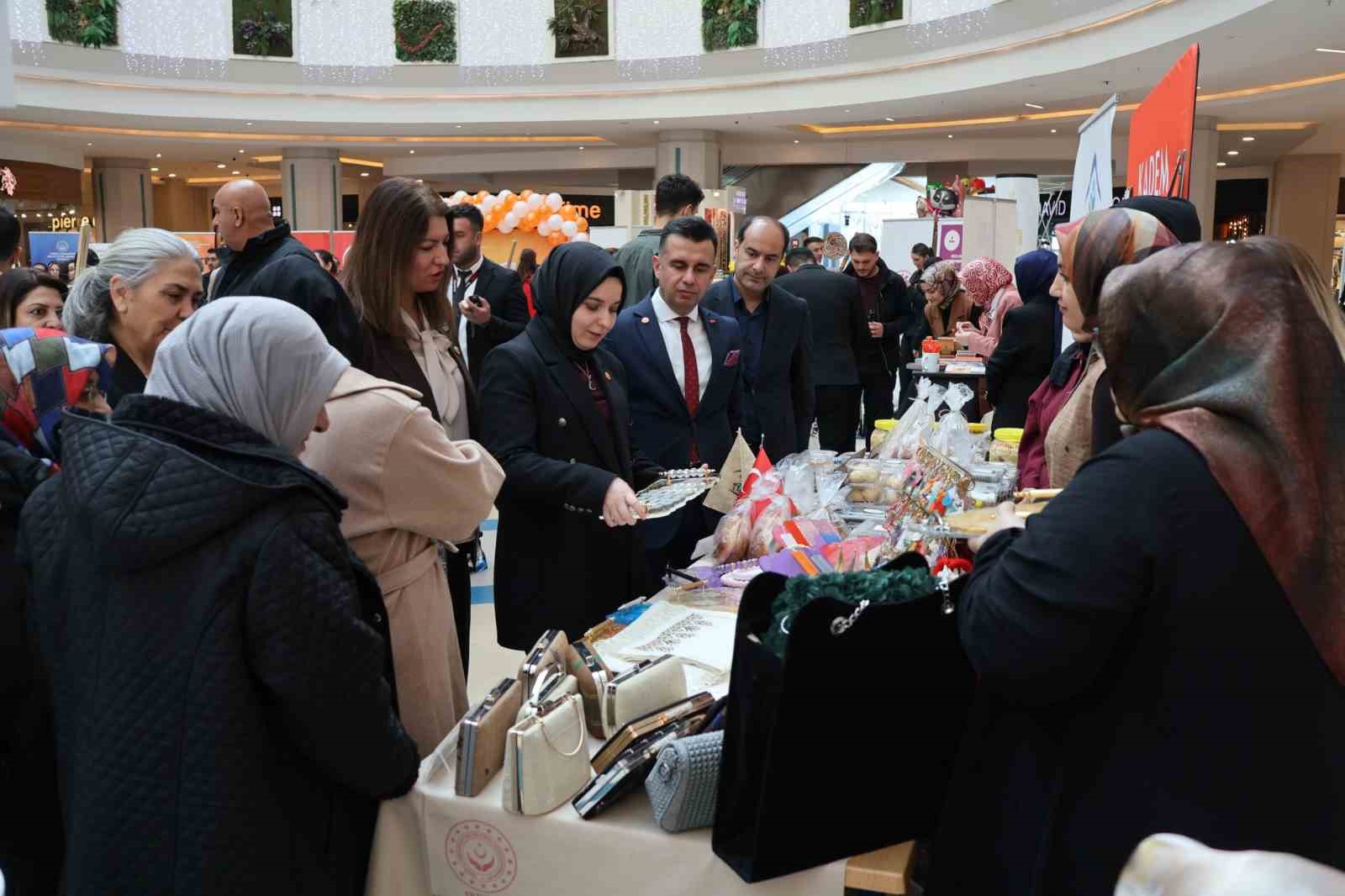 erzurumda 25 kadin 25 hik ye sergisi acildi 8 2LNUVABr