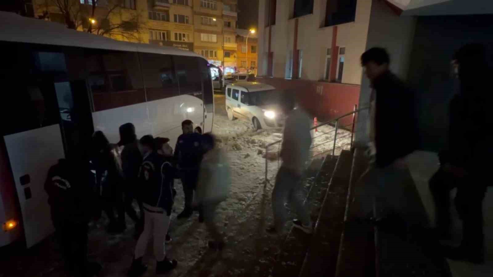 erzurumda 48 gocmen ve 4 organizator yakalandi 1 1OETGQke