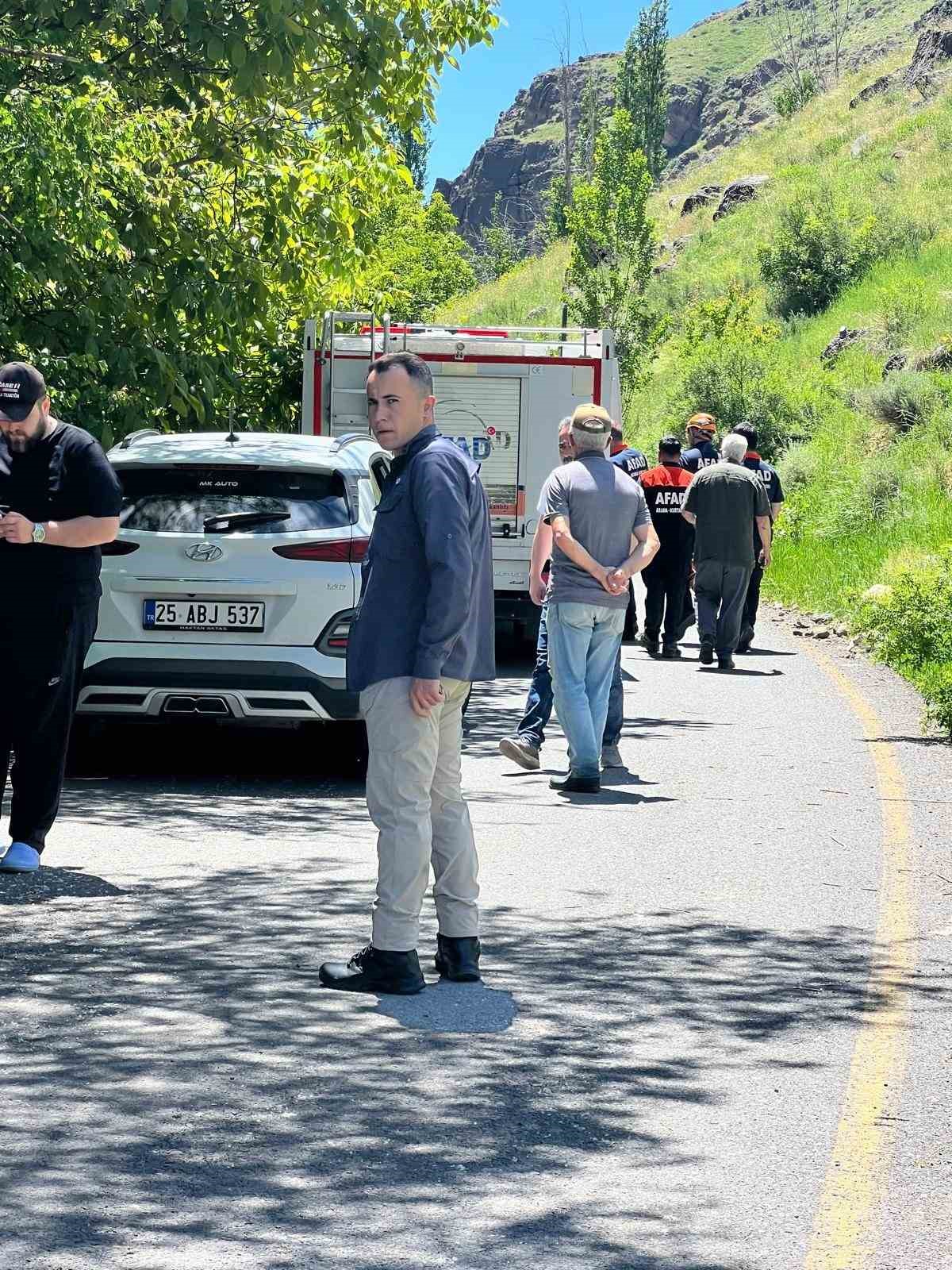Erzurum’da acılı piknik: Köprüde barfiks çekerken dereye düşen genç hayatını kaybetti 5 erzurumda acili piknik koprude barfiks cekerken dereye dusen genc hayatini kaybetti 1 XeMJb7dp
