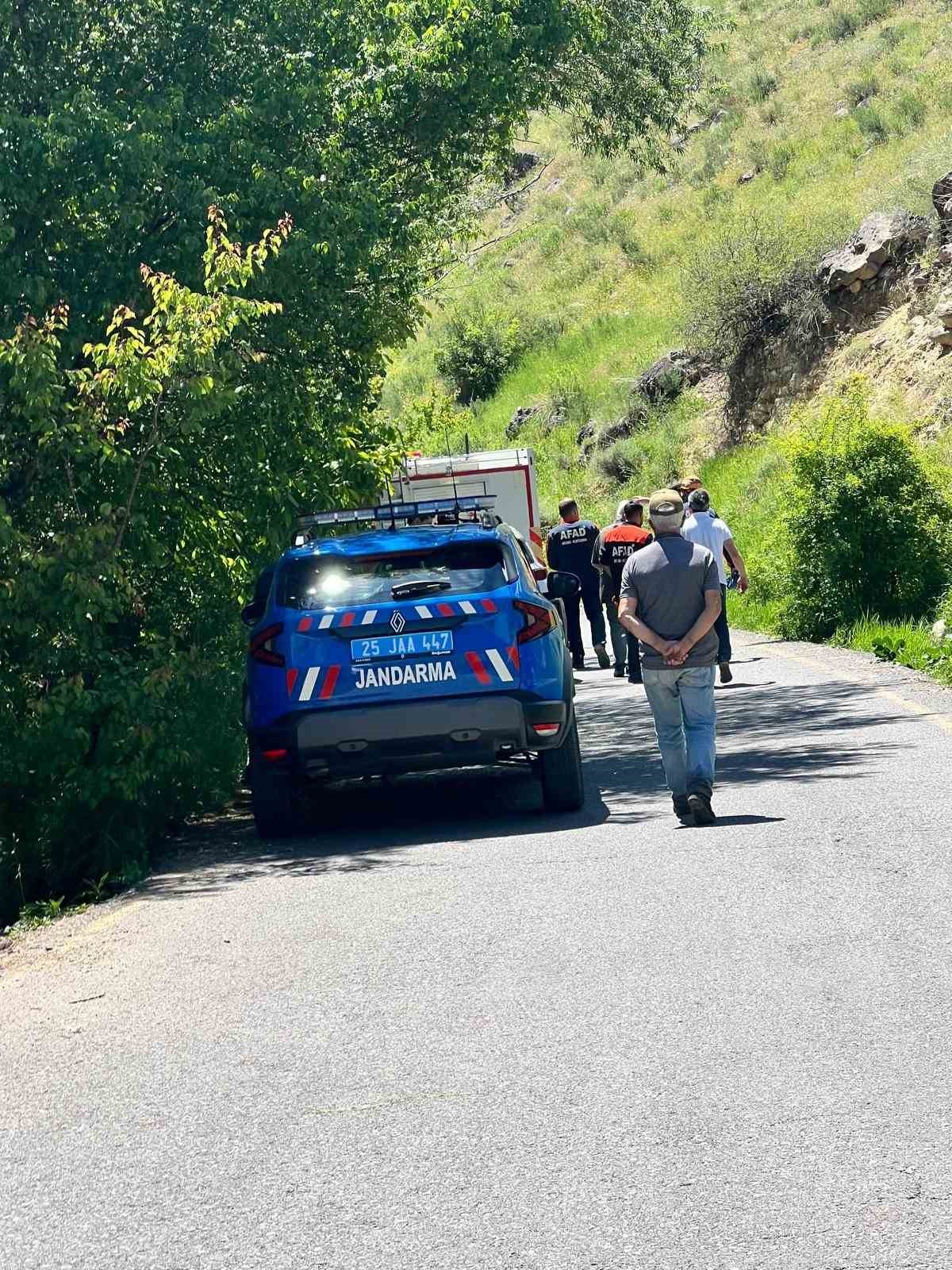 Erzurum’da acılı piknik: Köprüde barfiks çekerken dereye düşen genç hayatını kaybetti 6 erzurumda acili piknik koprude barfiks cekerken dereye dusen genc hayatini kaybetti 2 nsheG6jc