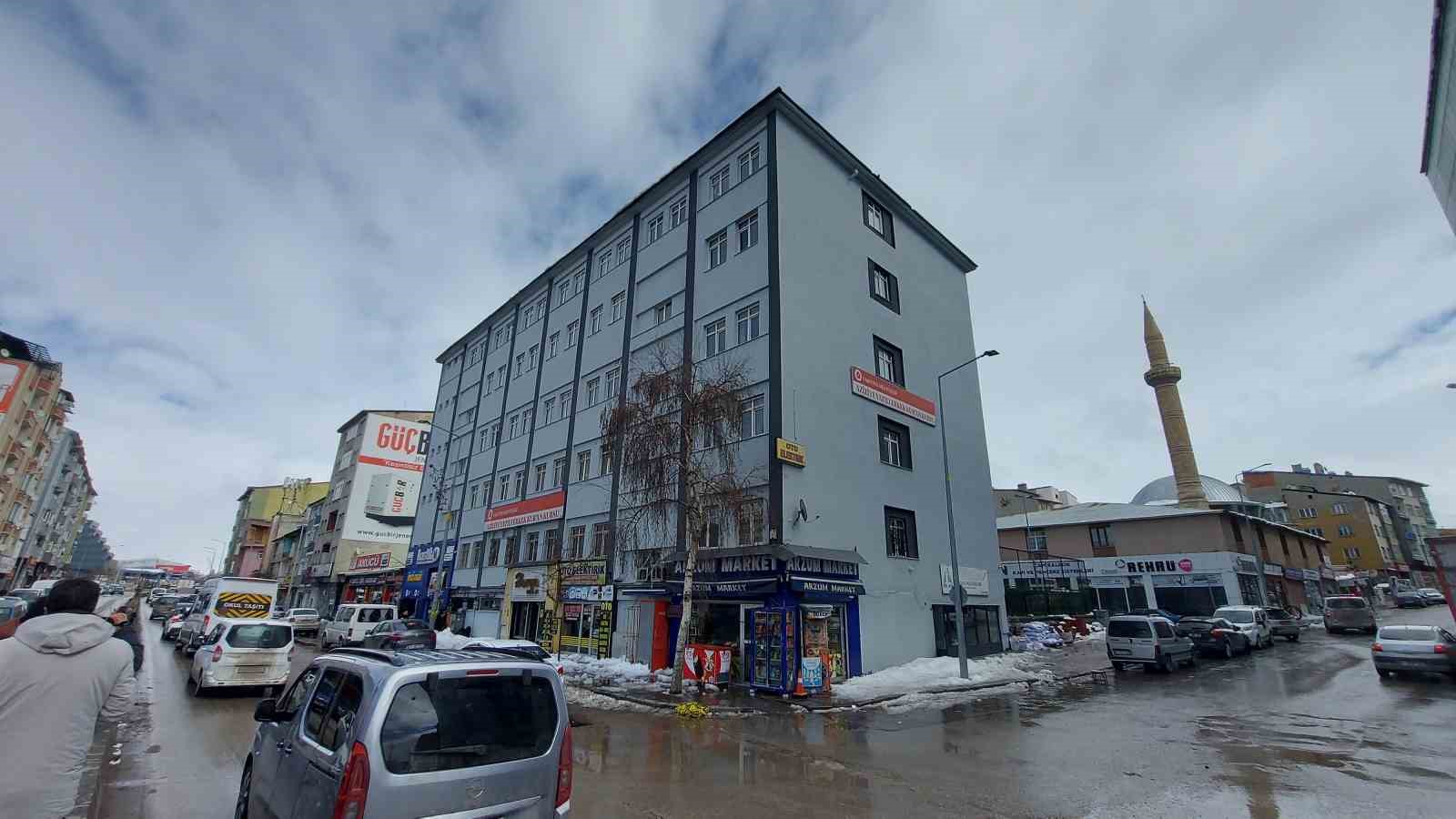 erzurumda catidan dusen kar ve buz kutleleri tehlike saciyor 1