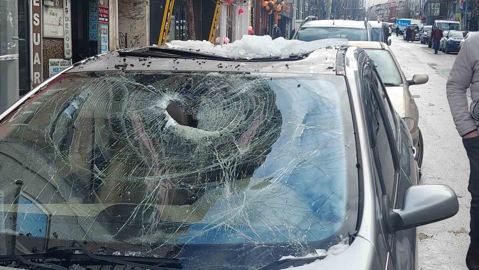 erzurumda catidan dusen kar ve buz kutleleri tehlike saciyor 3 O97zfSDy