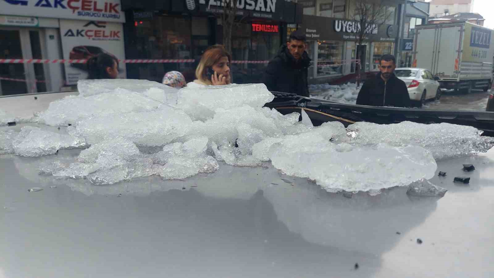 erzurumda catidan dusen kar ve buz kutleleri tehlike saciyor 6 ifuZqsNN