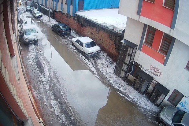 erzurumda catilardan sarkan dev buz sarkitlari tehlike olusturuyor 1 j6HjyGcP