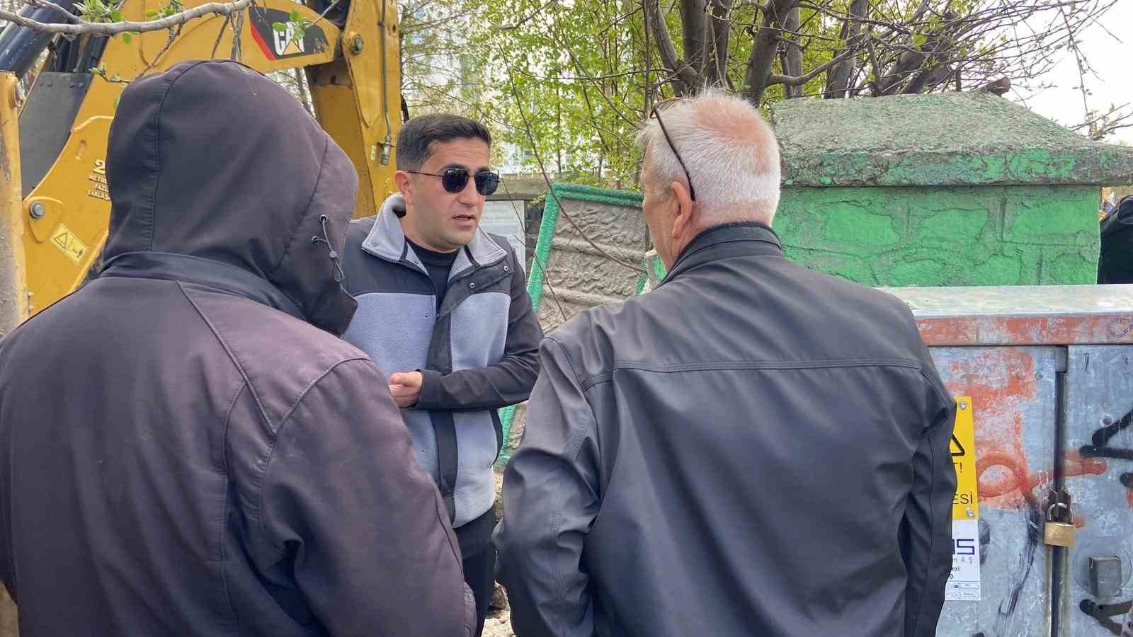 erzurumda cifte kardesler turbesinde yikim gerginligi 8 uQbXSKZB