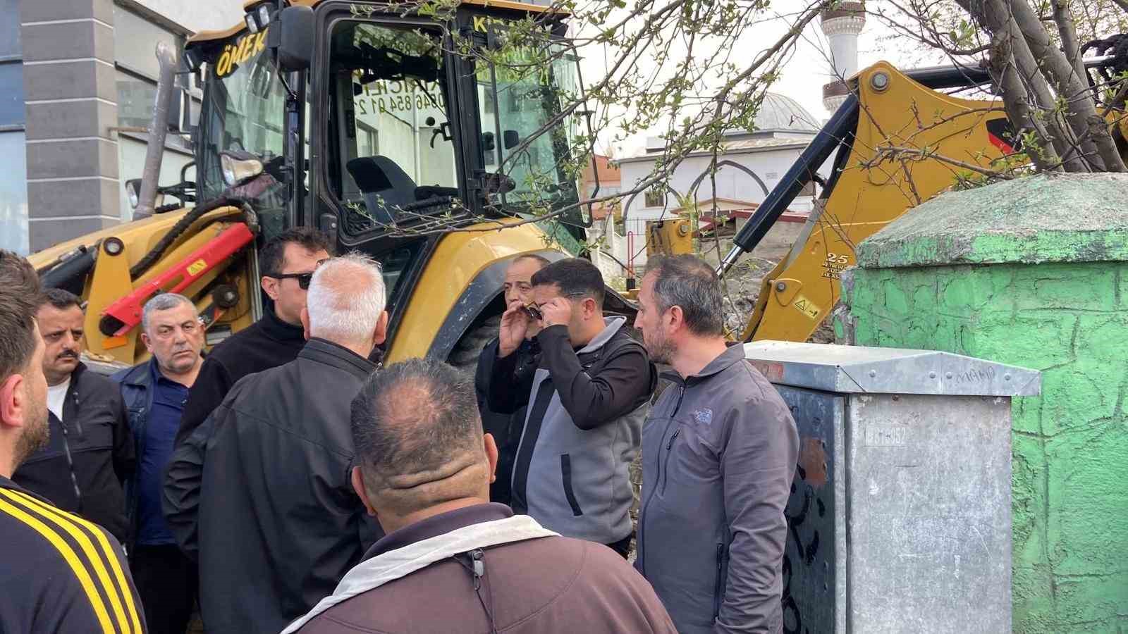 erzurumda cifte kardesler turbesinde yikim gerginligi 9 bLe1stNs