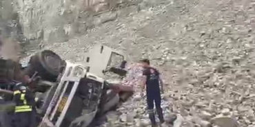 erzurumda-feci-kaza-freni-patlayan-tirdan-atlayan-surucu-oldu-2-kisi-yaralandi-9wb5Zxwq.jpg