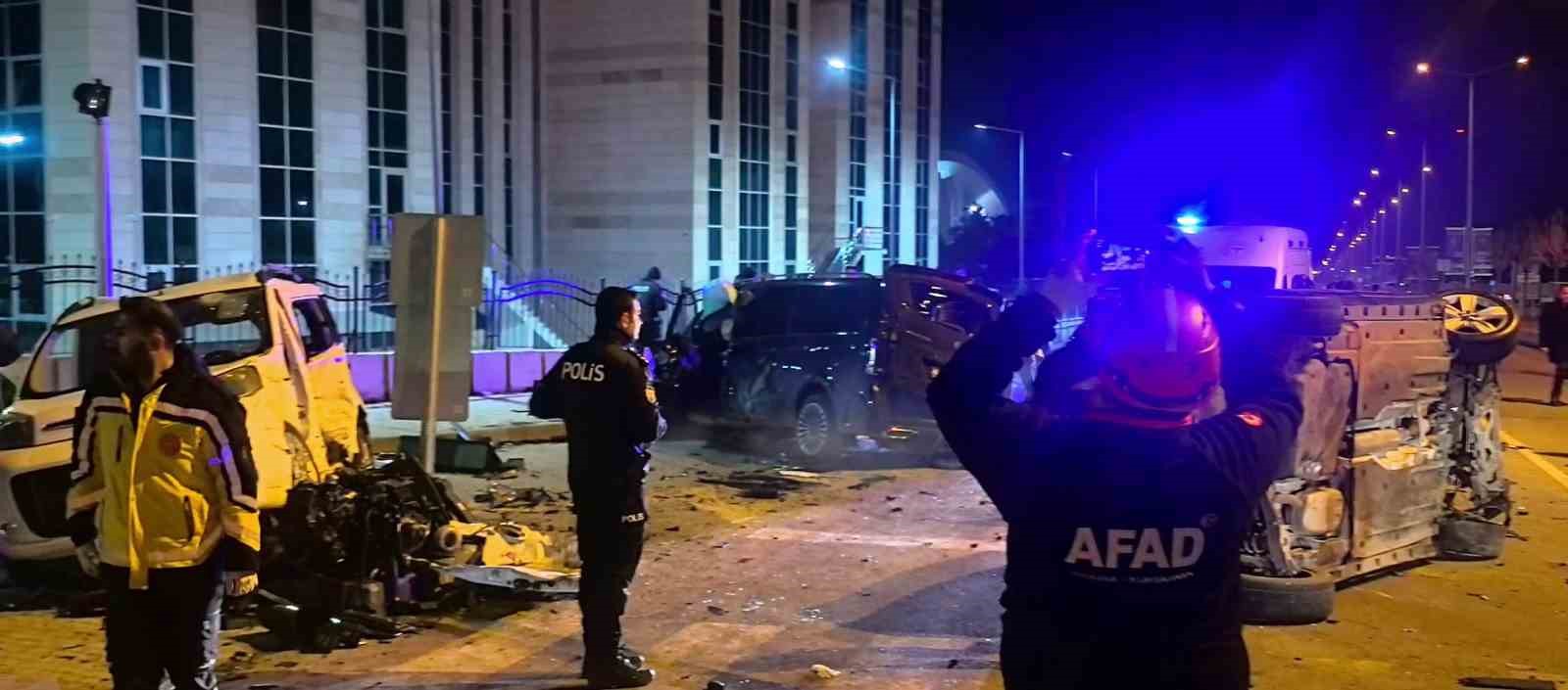 erzurumda feci kaza kavsak adeta savas alanina dondu 2 aDpXOkwG
