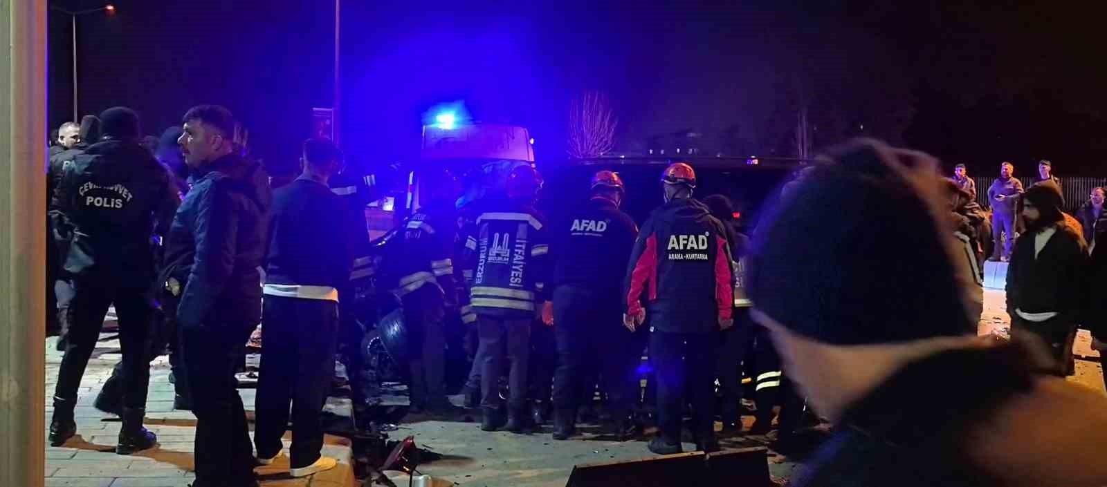 erzurumda feci kaza kavsak adeta savas alanina dondu 4 bllWzP59