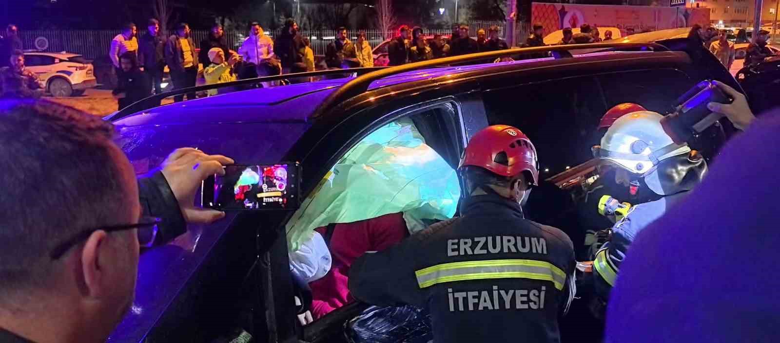 erzurumda feci kaza kavsak adeta savas alanina dondu 6 NlcVYjqU