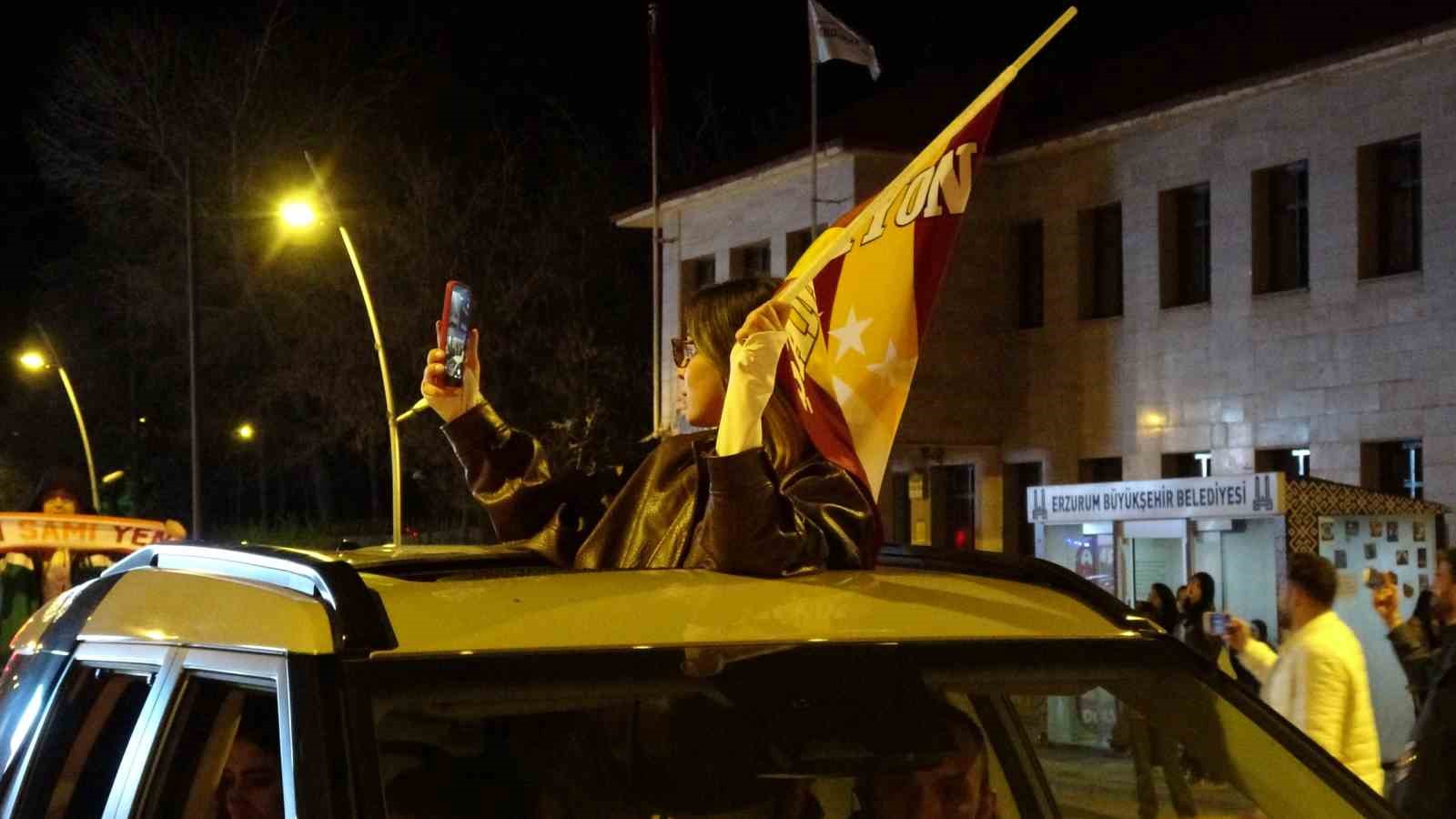 erzurumda galatasaray taraftarinin sampiyonluk coskusu 3 at8gd9mI