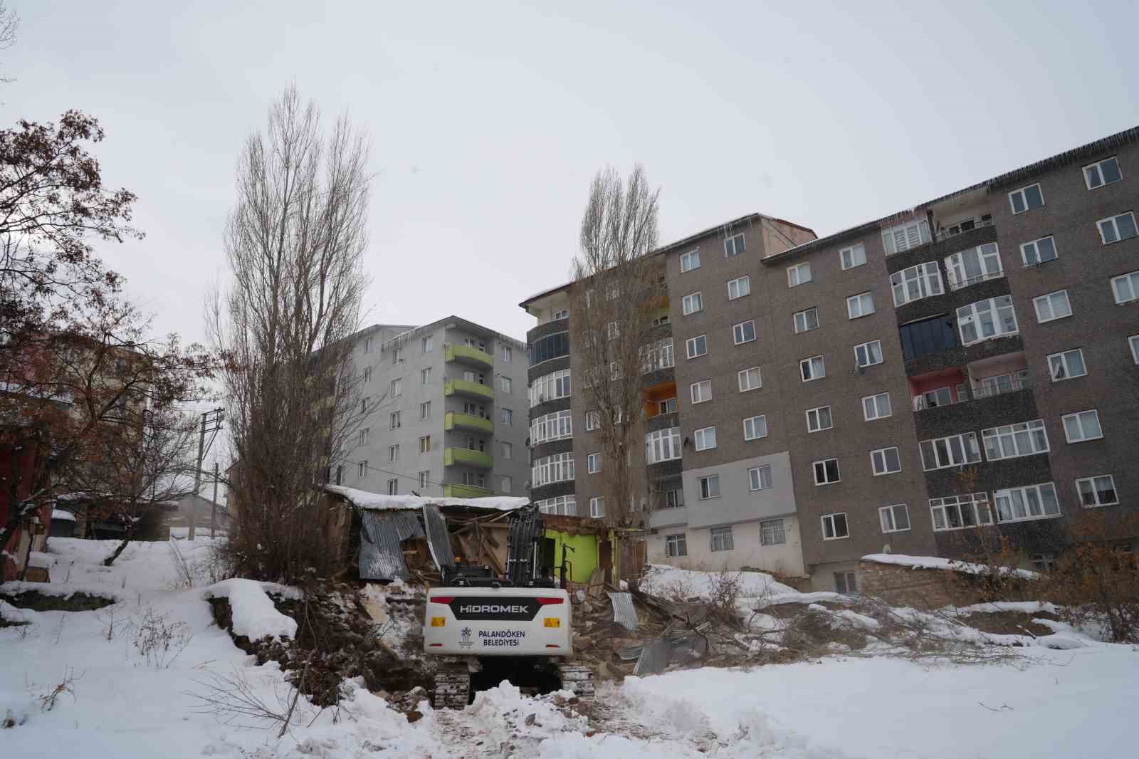 erzurumda guvenlik ve huzur icin metruk binalar tek tek yikiliyor 4 nSi7imB1