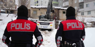 erzurumda-guvenlik-ve-huzur-icin-metruk-binalar-tek-tek-yikiliyor-NE9OkRLF.jpg