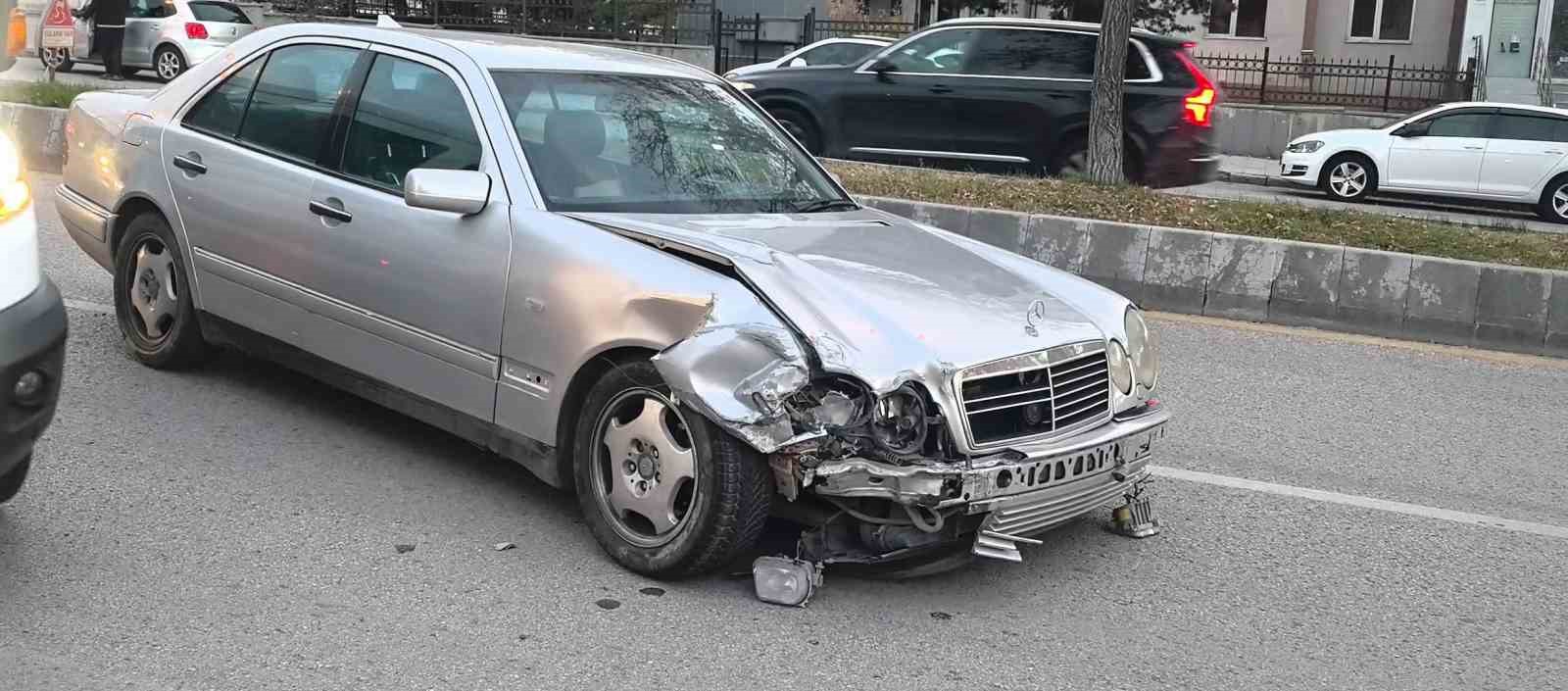 Erzurum’da iki otomobil çarpıştı: 3 yaralı 5 erzurumda iki otomobil carpisti 3 yarali 1 POtgleYg