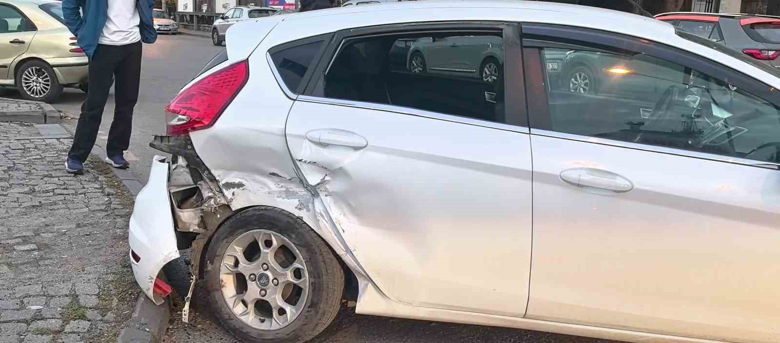 Erzurum’da iki otomobil çarpıştı: 3 yaralı 6 erzurumda iki otomobil carpisti 3 yarali 2 gjBdvYUS
