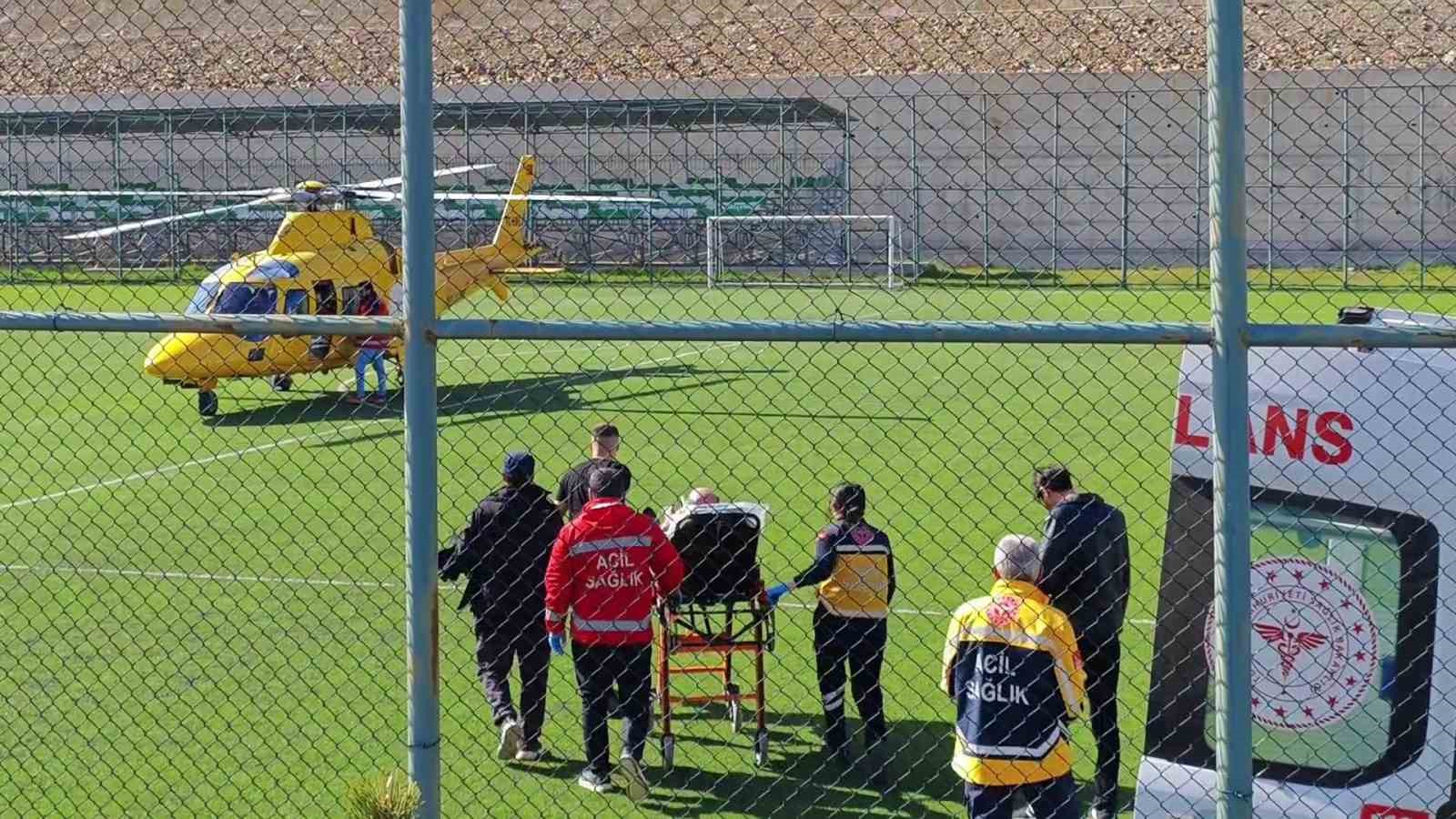 Erzurum’da kalp krizi şüphesi: Hasta helikopterle sevk edildi 5 erzurumda kalp krizi suphesi hasta helikopterle sevk edildi 1 lFP9Ttfn