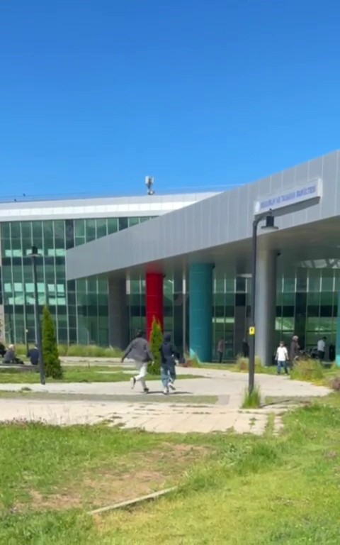 Erzurum’da kapılar kapanırken nefesler tutuldu: YKS’de son dakika koşusu kamerada 5 erzurumda kapilar kapanirken nefesler tutuldu yksde son dakika kosusu kamerada 1 mBhIHbst