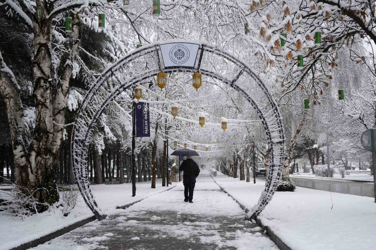 erzurumda kar kenti yeniden beyaza burudu 11 61OlOtOn