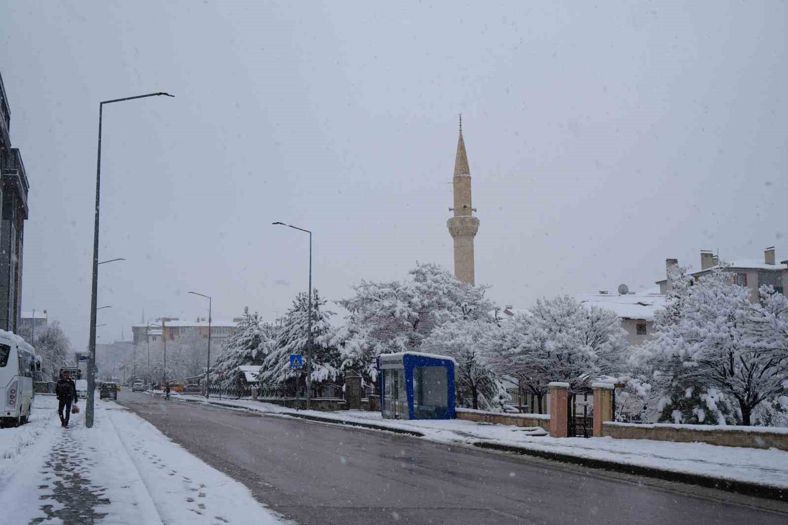 erzurumda kar kenti yeniden beyaza burudu 3 kkWKICua