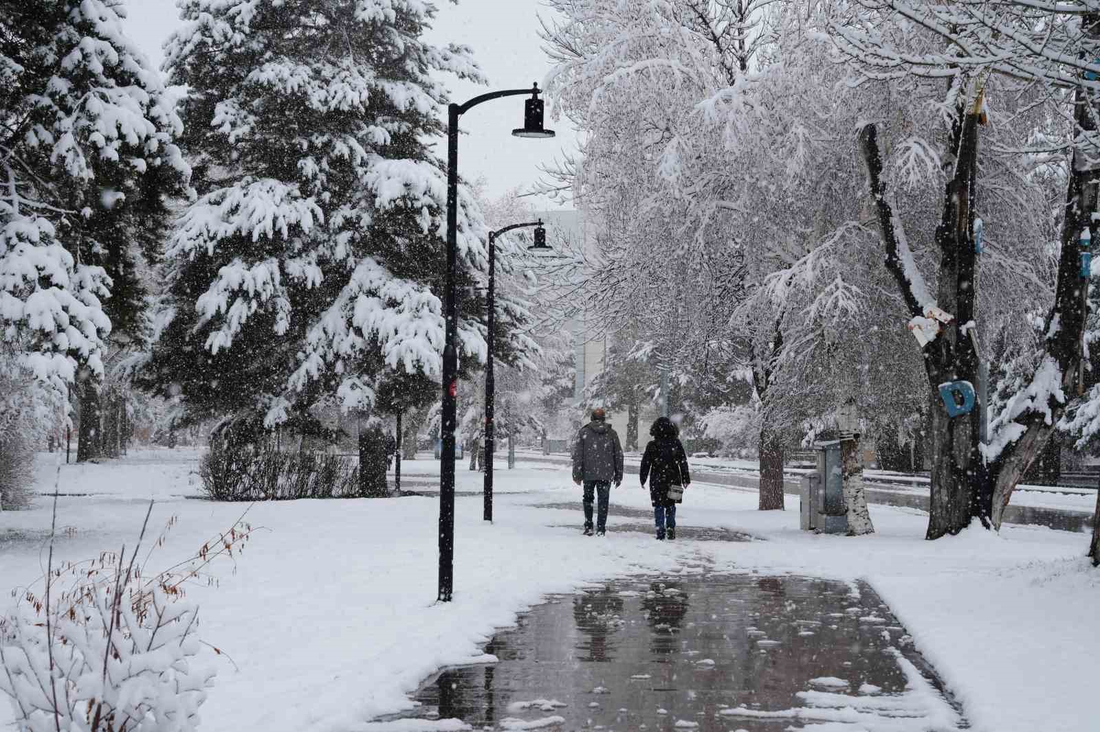 erzurumda kar kenti yeniden beyaza burudu 5 WEENT2S9
