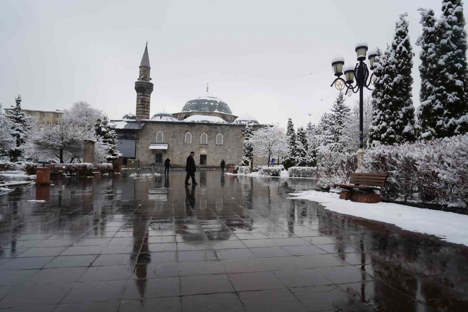 erzurumda kar kenti yeniden beyaza burudu 7 kyKnVhFr