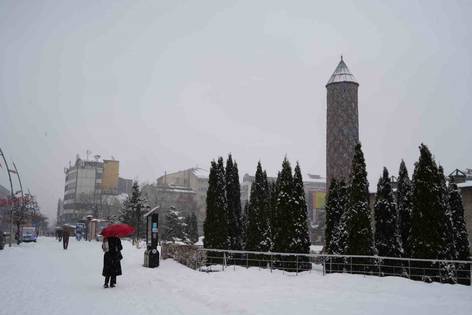 erzurumda kar sebebiyle 312 koyun yolu kapali 7 M3wdriNp