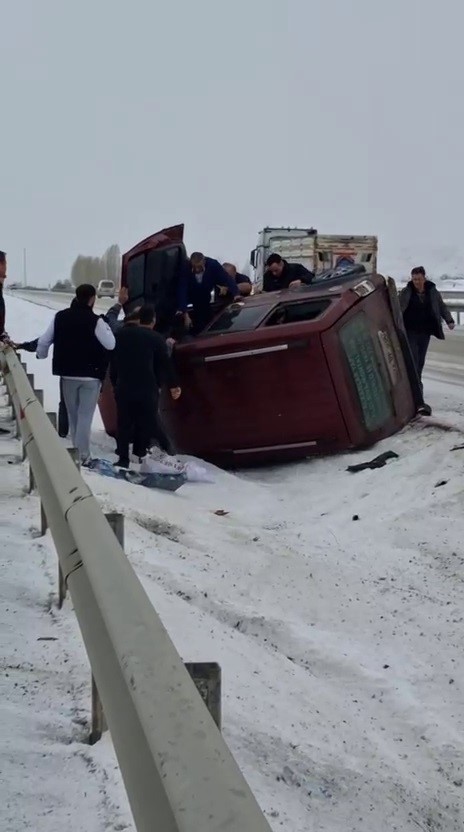 erzurumda kar ve tipi ulasimi durma noktasina getirdi 1 4CrQCwPD