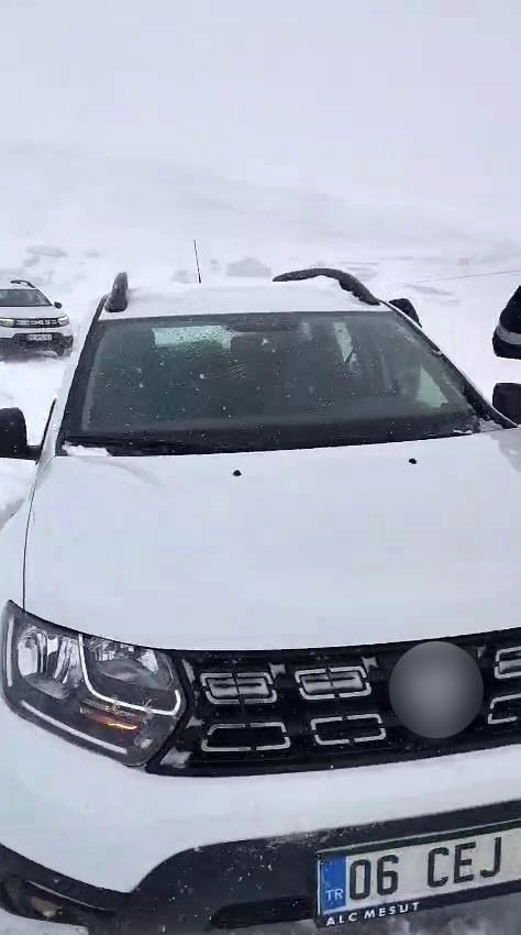 erzurumda kar ve tipi ulasimi durma noktasina getirdi 2 Cyb2RefY