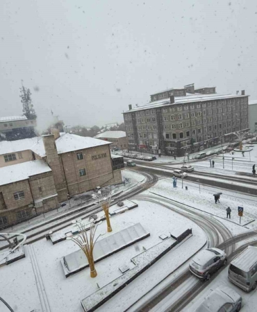 erzurumda-kar-yagisi-etkili-oluyor-lBlR2DiB.jpg