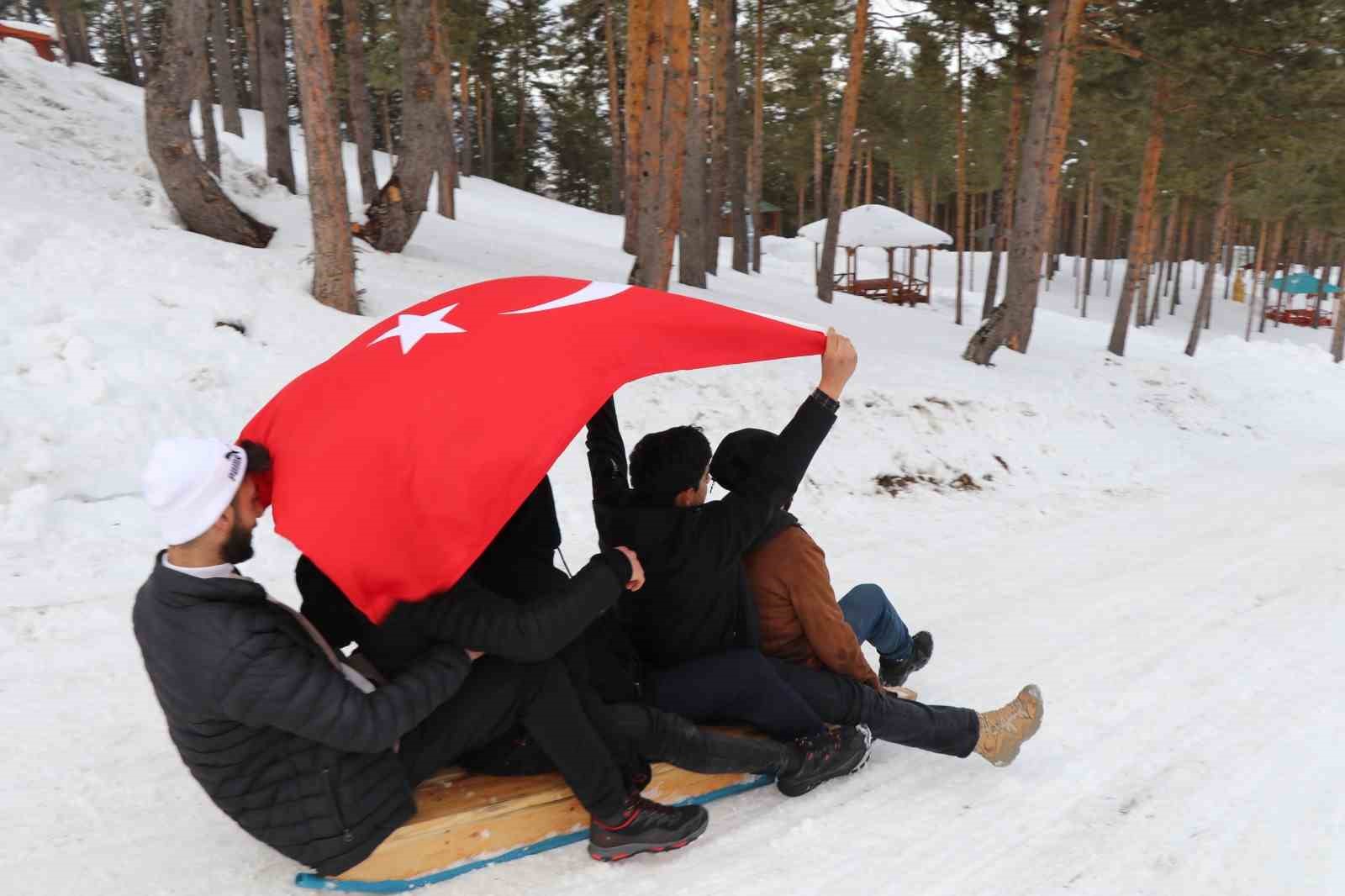 erzurumda kizaklarla kiyasiya yaris 4 PLrwJfJc