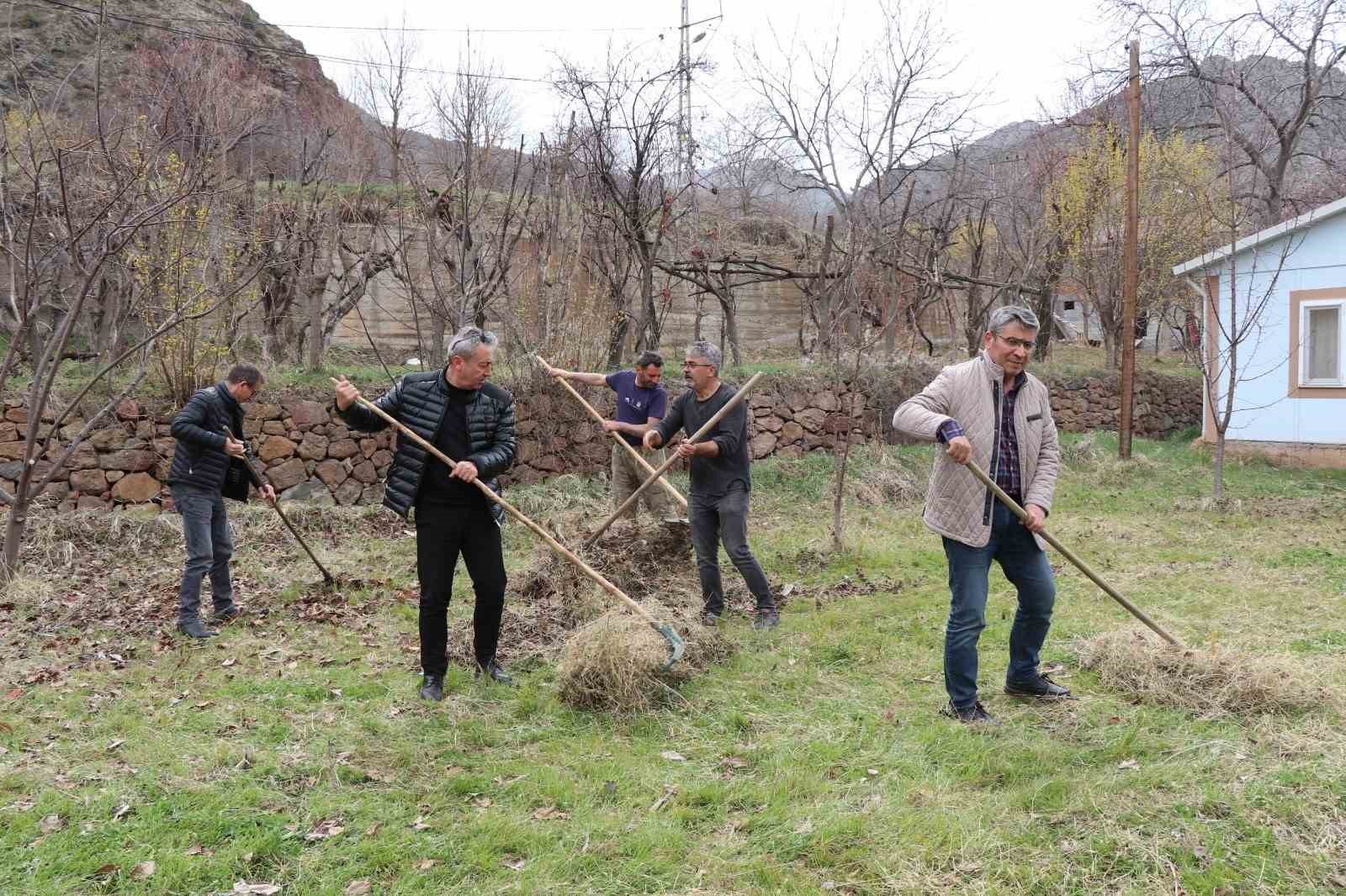 erzurumda koylerde bahce bakim calismalari basladi 1 DICBkZmD