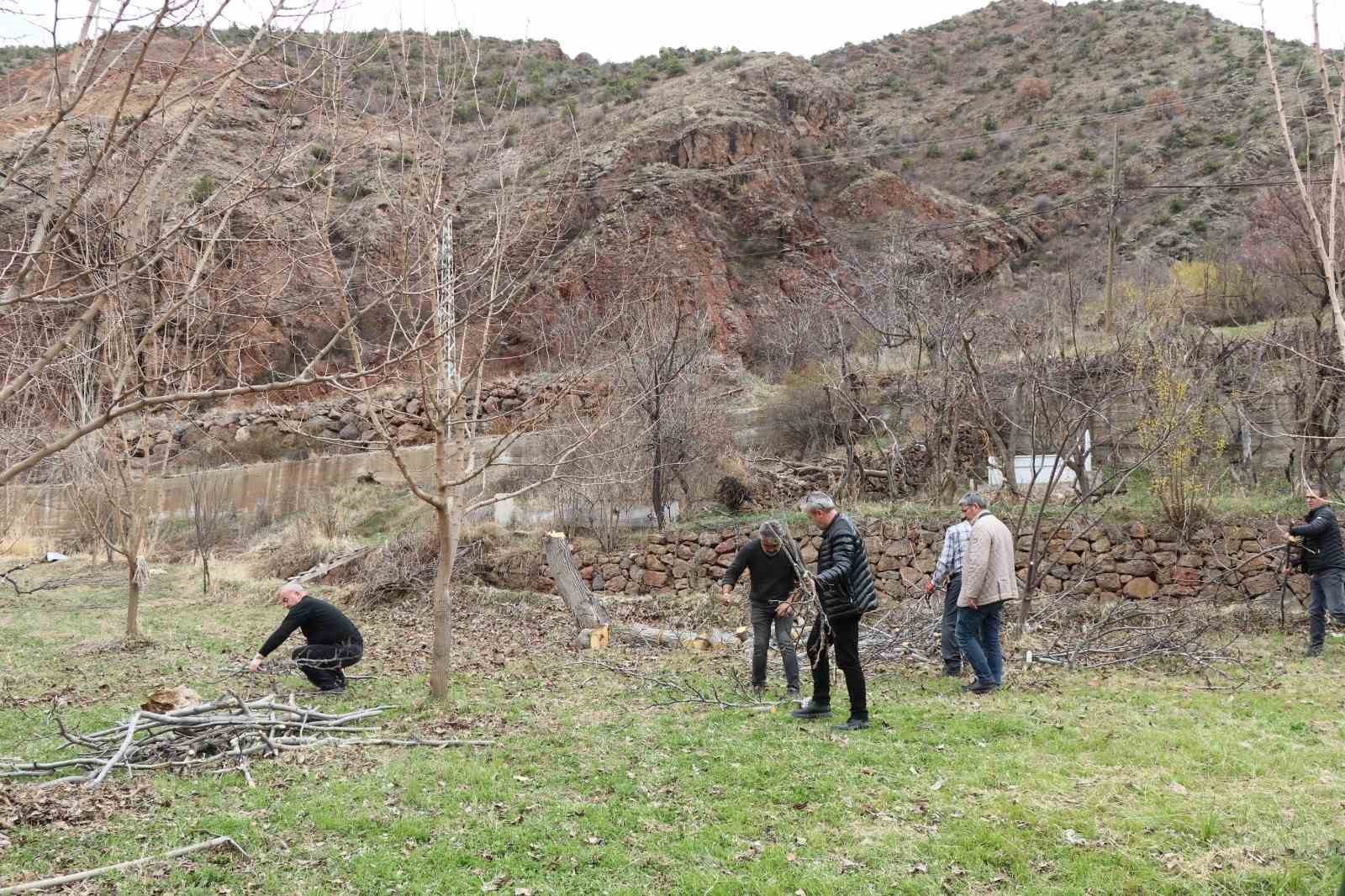 erzurumda koylerde bahce bakim calismalari basladi 2 9DO4fHM1