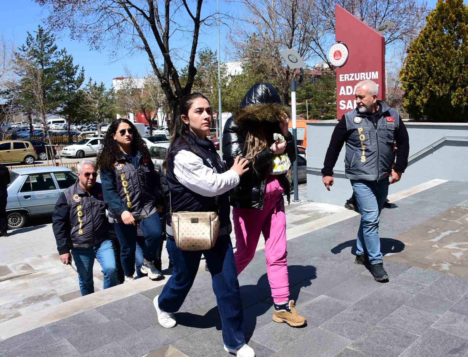 Erzurum’da masaj salonu maskesi altında fuhuş şebekesine darbe 7 erzurumda masaj salonu maskesi altinda fuhus sebekesine darbe 3 T5pNPE8U