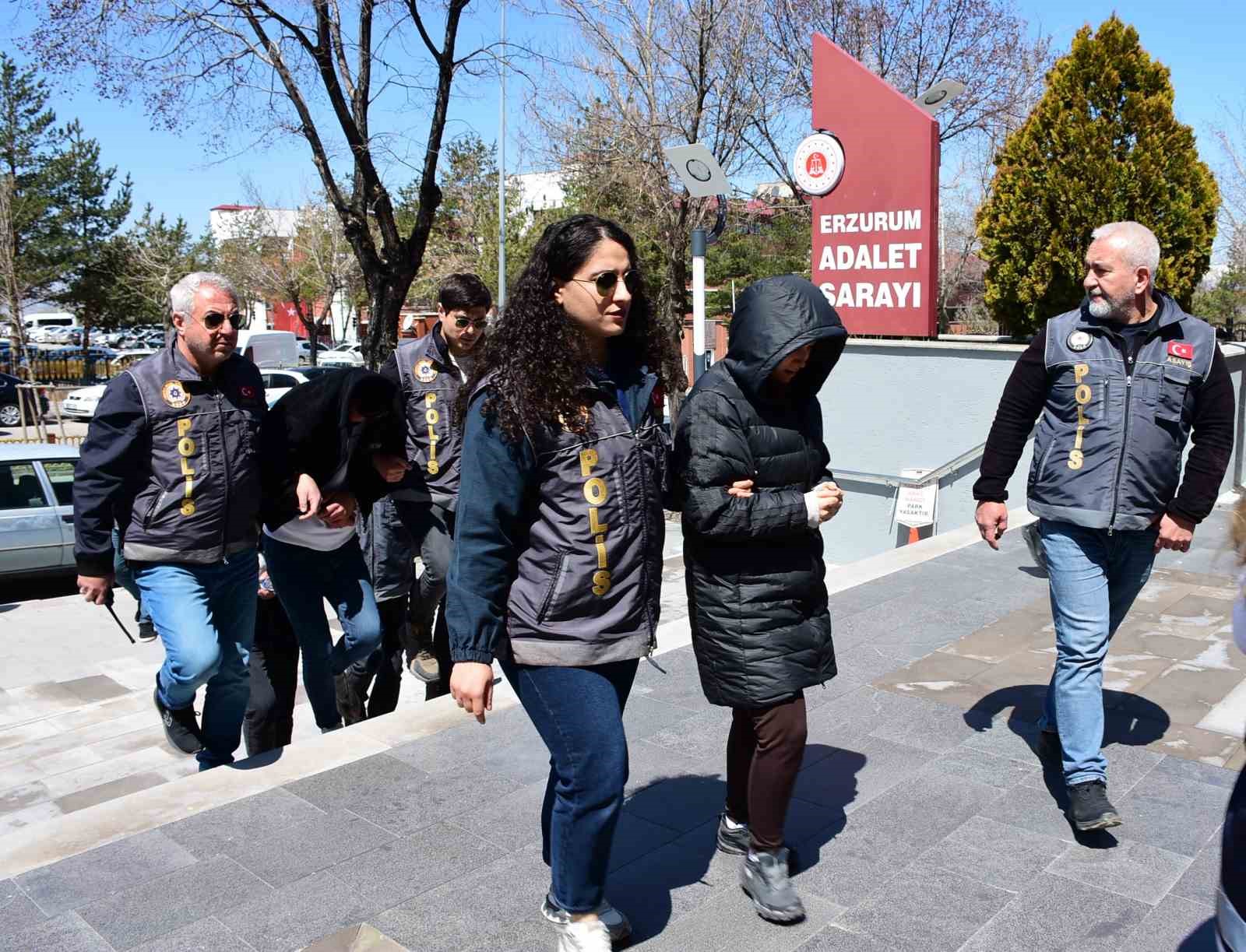 Erzurum’da masaj salonu maskesi altında fuhuş şebekesine darbe 8 erzurumda masaj salonu maskesi altinda fuhus sebekesine darbe 4 3rqwKiFj