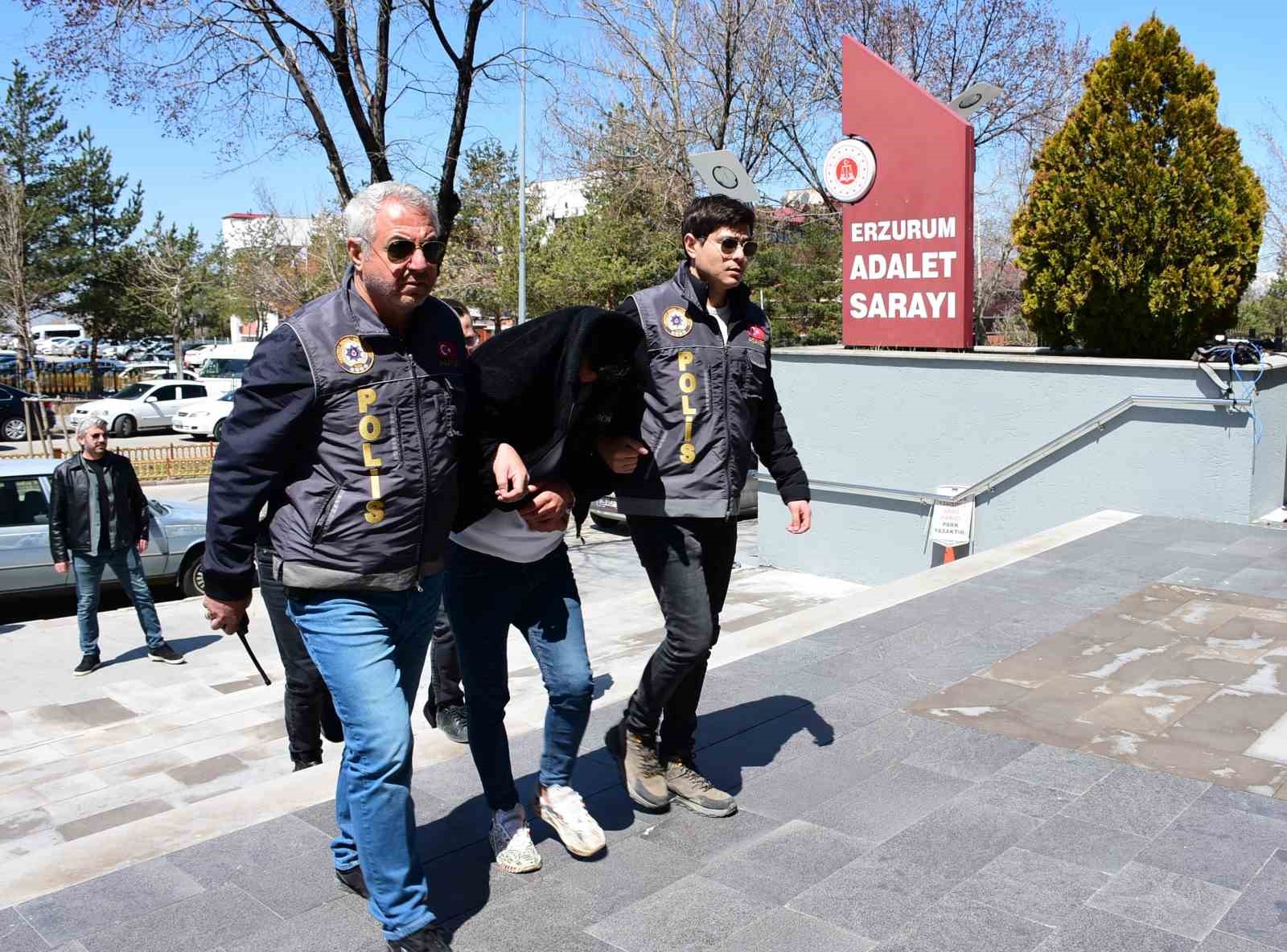 Erzurum’da masaj salonu maskesi altında fuhuş şebekesine darbe 9 erzurumda masaj salonu maskesi altinda fuhus sebekesine darbe 5 FXg8eKmn