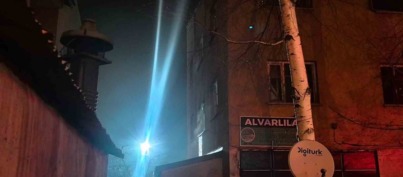 Erzurum’da metruk binada korkutan yangın 5 erzurumda metruk binada korkutan yangin 1 hWI8Gmhu