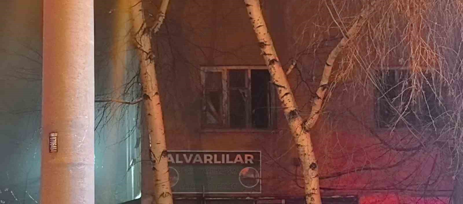 Erzurum’da metruk binada korkutan yangın 7 erzurumda metruk binada korkutan yangin 3 6eyQHiVp