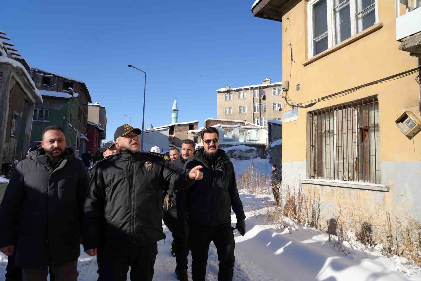 erzurumda metruk binalar yikiliyor 2 gqFbtSpa